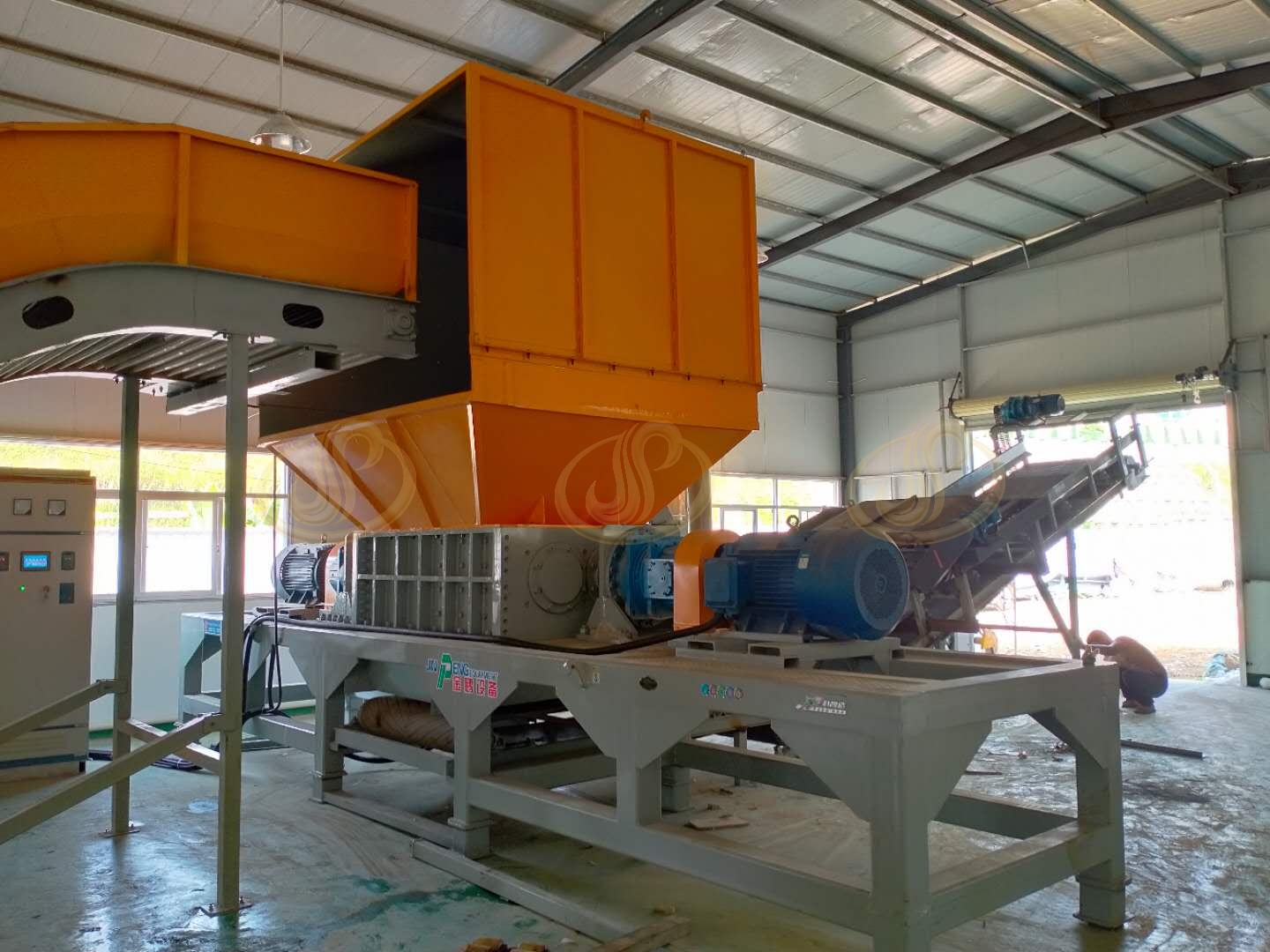 郑州金鹏工业固废撕碎机怎么处理？RDF燃料前端怎么粗破