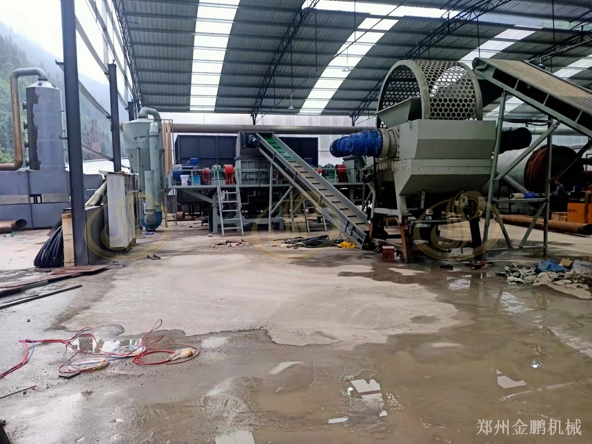 郑州金鹏废旧轮胎粉碎设备配置与钢丝分离前处理