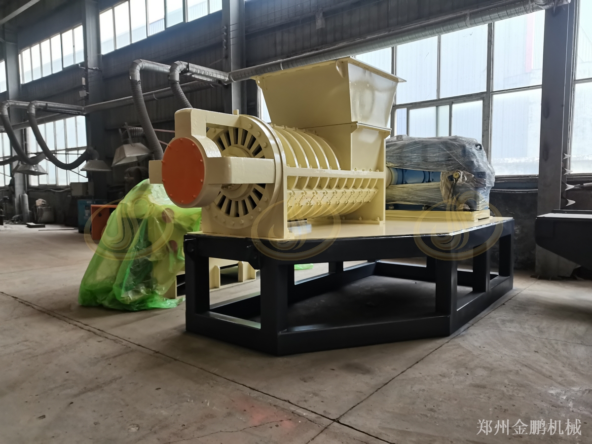 旧衣物纤维再生用郑州金鹏粉碎旧衣服机器撕碎处理